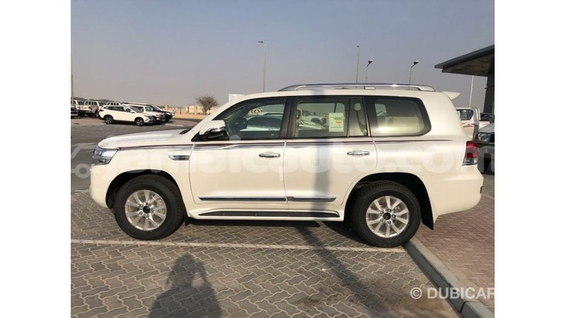 Big with watermark toyota land cruiser clarendon import dubai 2603