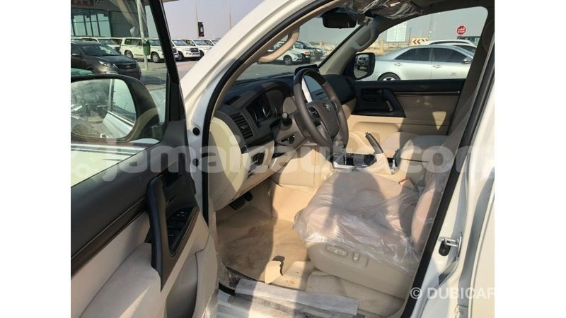 Big with watermark toyota land cruiser clarendon import dubai 2603