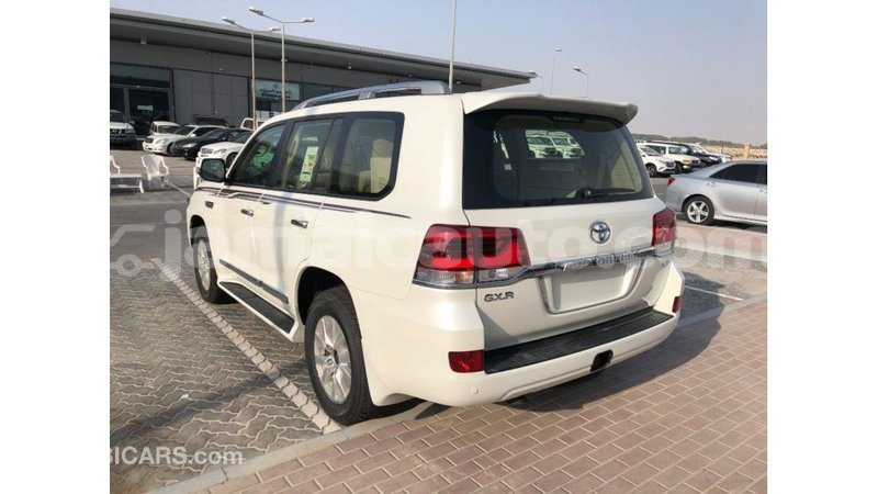 Big with watermark toyota land cruiser clarendon import dubai 2603