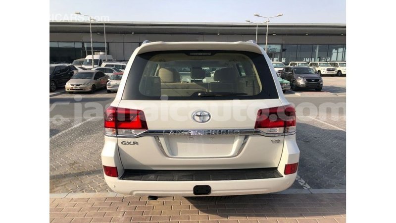 Big with watermark toyota land cruiser clarendon import dubai 2603