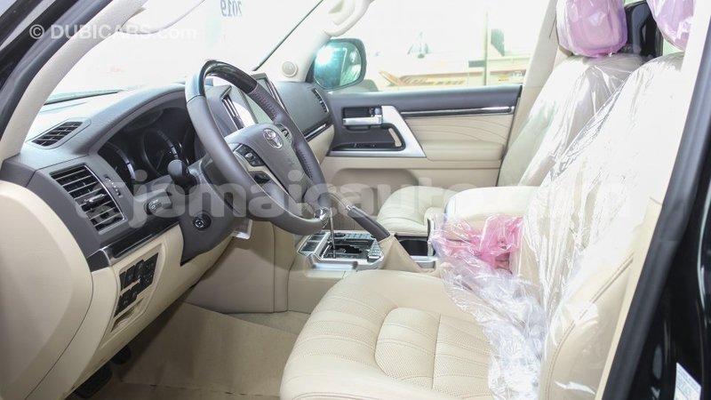 Big with watermark toyota land cruiser clarendon import dubai 2613
