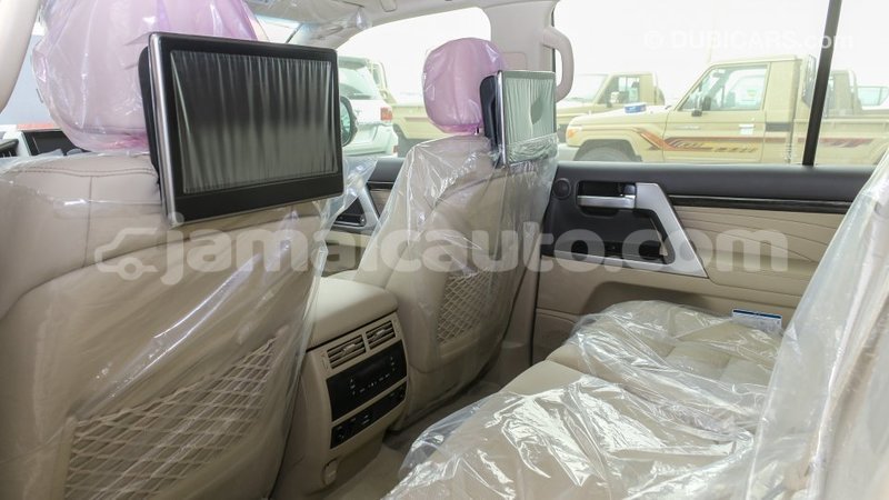 Big with watermark toyota land cruiser clarendon import dubai 2613