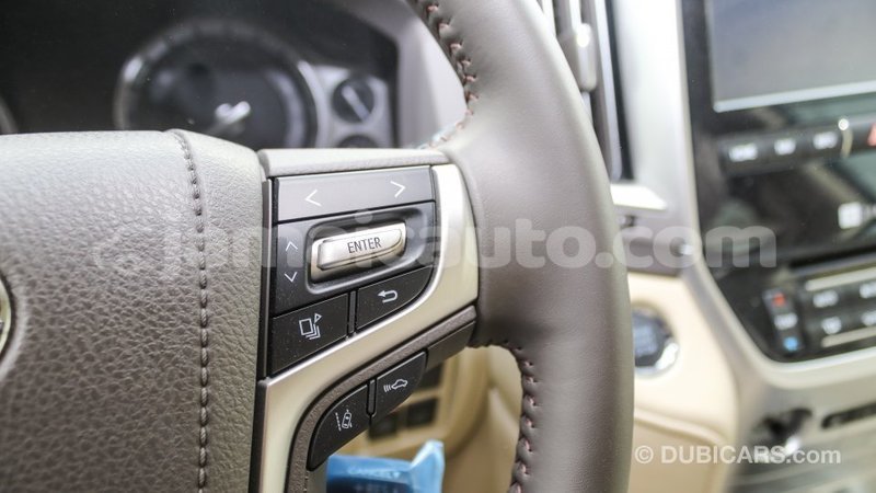 Big with watermark toyota land cruiser clarendon import dubai 2613