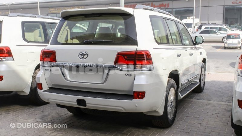 Big with watermark toyota land cruiser clarendon import dubai 2614
