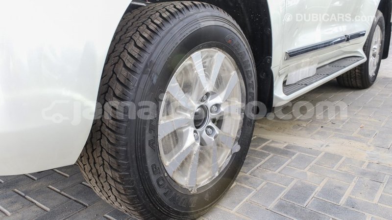 Big with watermark toyota land cruiser clarendon import dubai 2614
