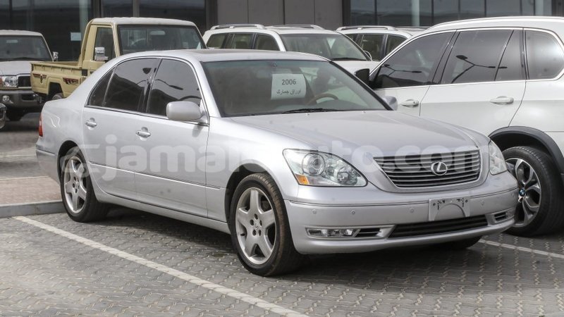 Big with watermark lexus ls clarendon import dubai 2616