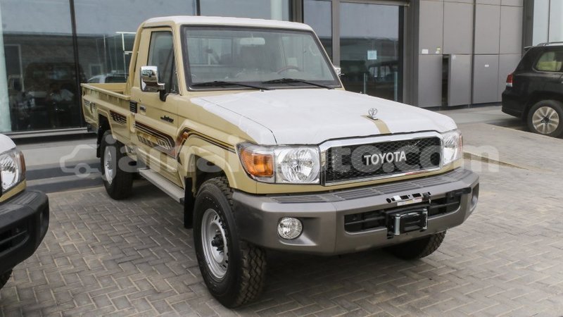 Big with watermark toyota land cruiser clarendon import dubai 2617