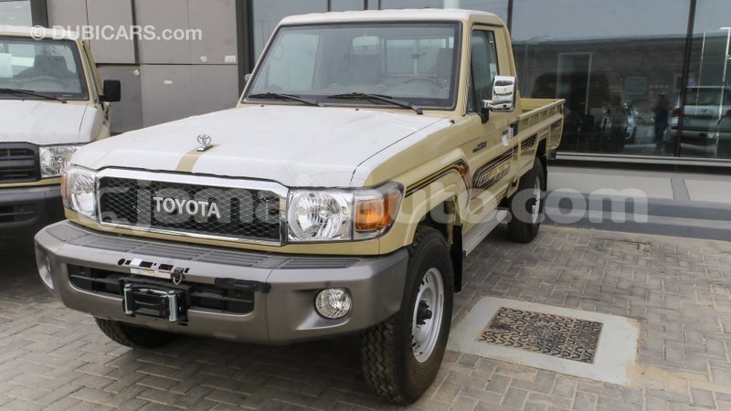 Big with watermark toyota land cruiser clarendon import dubai 2617