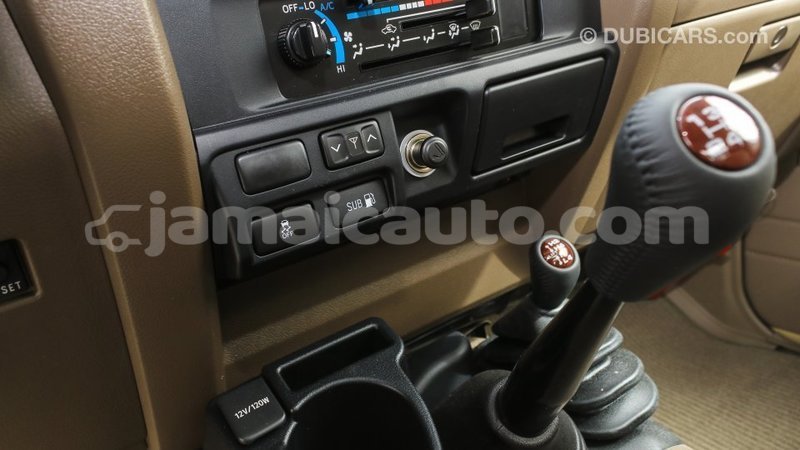 Big with watermark toyota land cruiser clarendon import dubai 2617