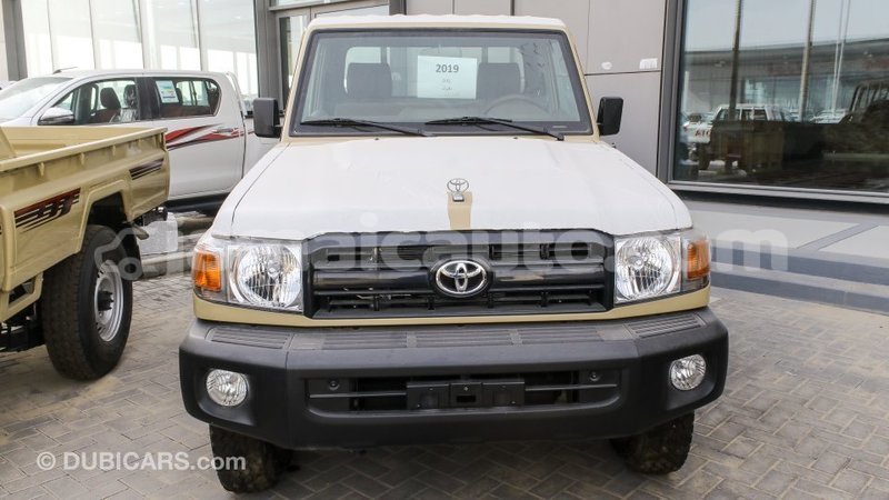 Big with watermark toyota land cruiser clarendon import dubai 2619