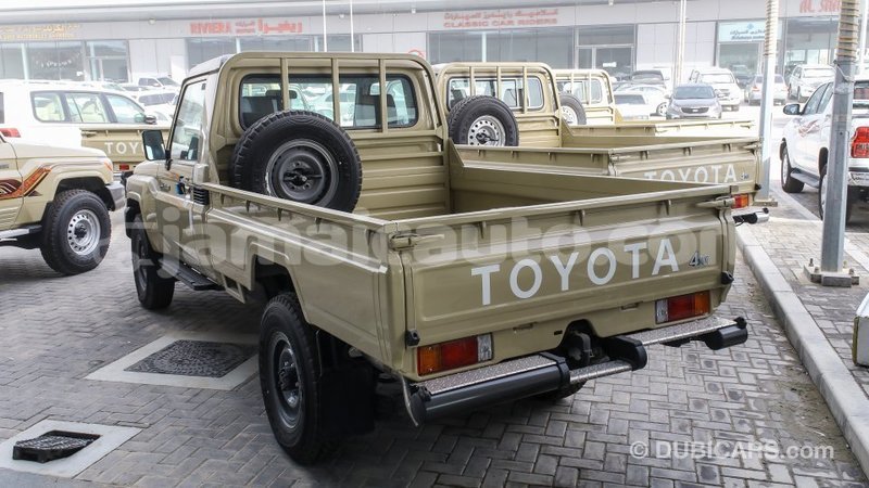 Big with watermark toyota land cruiser clarendon import dubai 2619