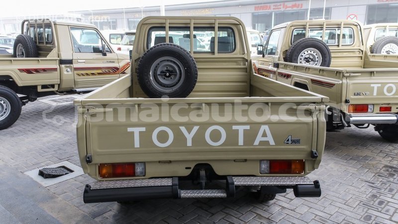 Big with watermark toyota land cruiser clarendon import dubai 2619