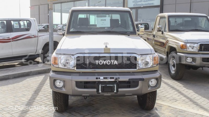 Big with watermark toyota land cruiser clarendon import dubai 2620