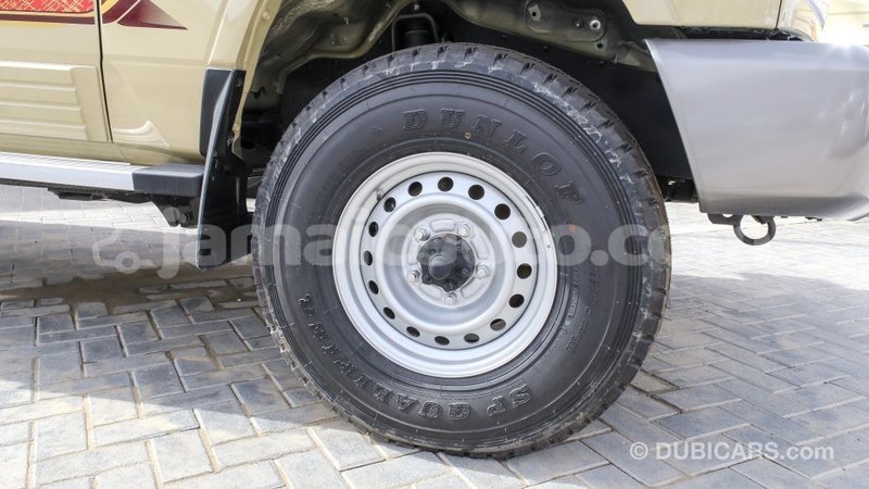 Big with watermark toyota land cruiser clarendon import dubai 2620