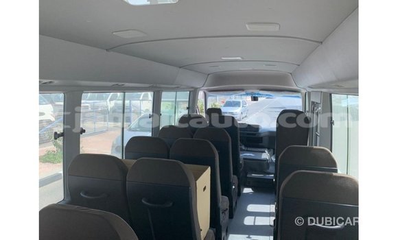 Acheter Import Voiture Toyota Coaster Blanc à Import - Dubai, Clarendon Acheter Import Voiture Toyota Coaster Blanc à Import - Dubai, Clarendon