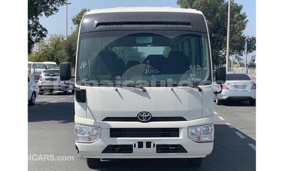 Acheter Import Voiture Toyota Coaster Blanc à Import - Dubai, Clarendon Acheter Import Voiture Toyota Coaster Blanc à Import - Dubai, Clarendon