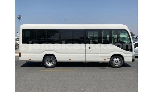 Acheter Import Voiture Toyota Coaster Blanc à Import - Dubai, Clarendon Acheter Import Voiture Toyota Coaster Blanc à Import - Dubai, Clarendon