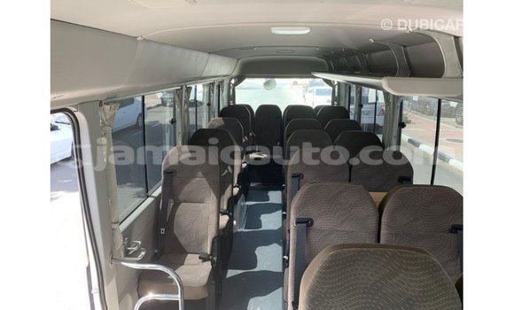 Acheter Import Voiture Toyota Coaster Blanc à Import - Dubai, Clarendon Acheter Import Voiture Toyota Coaster Blanc à Import - Dubai, Clarendon