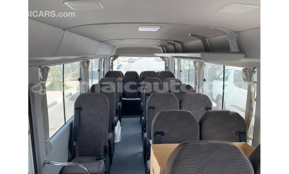 Acheter Import Voiture Toyota Coaster Blanc à Import - Dubai, Clarendon Acheter Import Voiture Toyota Coaster Blanc à Import - Dubai, Clarendon