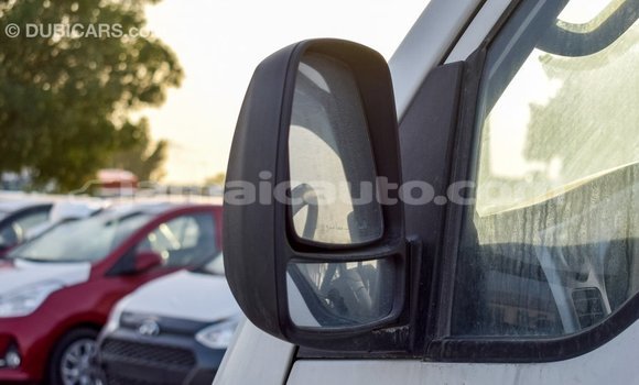 Acheter Import Voiture Kia Rio Blanc à Import - Dubai, Clarendon Acheter Import Voiture Kia Rio Blanc à Import - Dubai, Clarendon