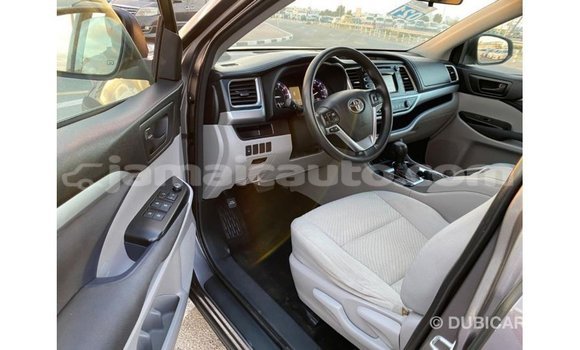 Acheter Import Voiture Toyota Highlander Autre à Import - Dubai, Clarendon Acheter Import Voiture Toyota Highlander Autre à Import - Dubai, Clarendon