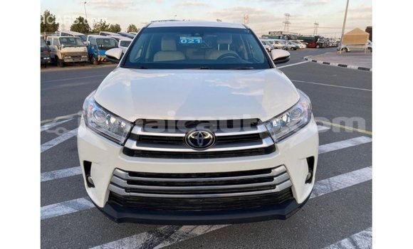 Acheter Import Voiture Toyota Highlander Blanc à Import - Dubai, Clarendon Acheter Import Voiture Toyota Highlander Blanc à Import - Dubai, Clarendon