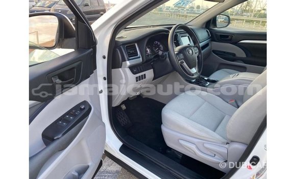 Acheter Import Voiture Toyota Highlander Blanc à Import - Dubai, Clarendon Acheter Import Voiture Toyota Highlander Blanc à Import - Dubai, Clarendon