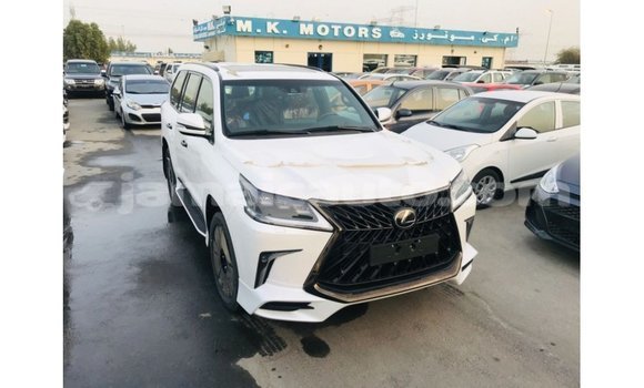 Acheter Import Voiture Lexus LX Blanc à Import - Dubai, Clarendon Acheter Import Voiture Lexus LX Blanc à Import - Dubai, Clarendon