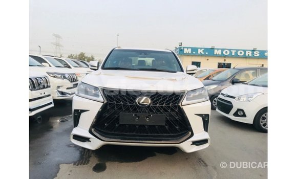 Acheter Import Voiture Lexus LX Blanc à Import - Dubai, Clarendon Acheter Import Voiture Lexus LX Blanc à Import - Dubai, Clarendon
