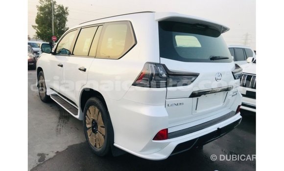 Acheter Import Voiture Lexus LX Blanc à Import - Dubai, Clarendon Acheter Import Voiture Lexus LX Blanc à Import - Dubai, Clarendon