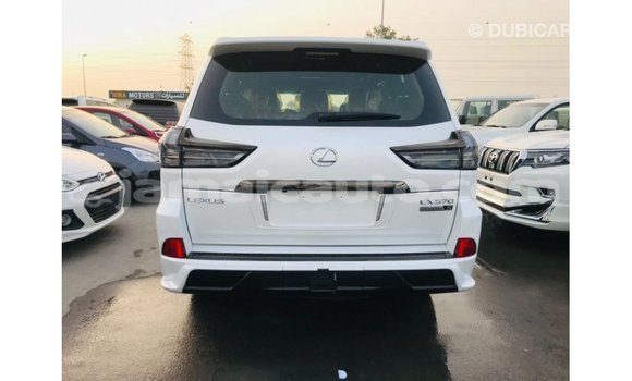 Acheter Import Voiture Lexus LX Blanc à Import - Dubai, Clarendon Acheter Import Voiture Lexus LX Blanc à Import - Dubai, Clarendon