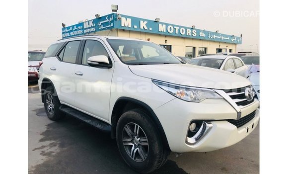 Acheter Import Voiture Toyota Fortuner Blanc à Import - Dubai, Clarendon Acheter Import Voiture Toyota Fortuner Blanc à Import - Dubai, Clarendon