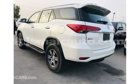 Acheter Import Voiture Toyota Fortuner Blanc à Import - Dubai, Clarendon Acheter Import Voiture Toyota Fortuner Blanc à Import - Dubai, Clarendon