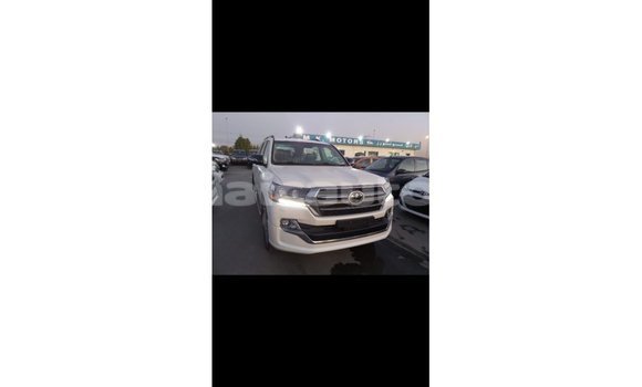 Acheter Import Voiture Toyota Land Cruiser Blanc à Import - Dubai, Clarendon Acheter Import Voiture Toyota Land Cruiser Blanc à Import - Dubai, Clarendon