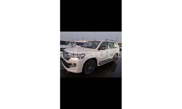 Acheter Import Voiture Toyota Land Cruiser Blanc à Import - Dubai, Clarendon Acheter Import Voiture Toyota Land Cruiser Blanc à Import - Dubai, Clarendon