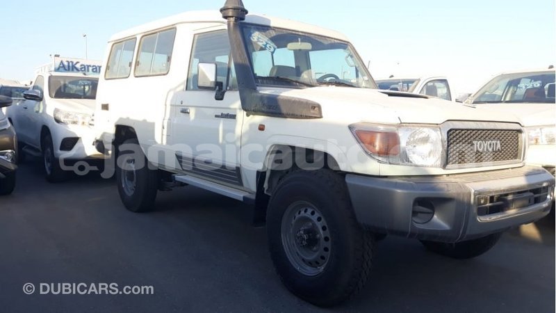 Big with watermark toyota land cruiser clarendon import dubai 2717
