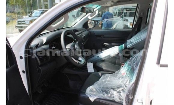 Acheter Import Voiture Toyota Hilux Blanc à Import - Dubai, Clarendon Acheter Import Voiture Toyota Hilux Blanc à Import - Dubai, Clarendon