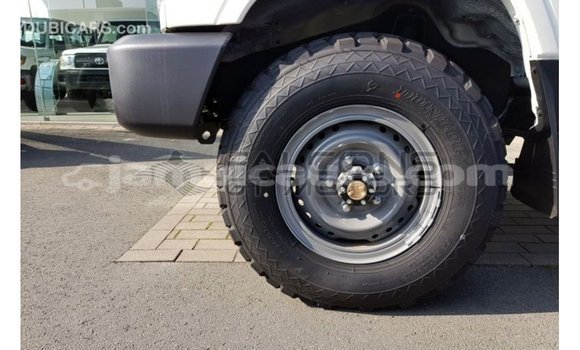Buy Import Toyota Land Cruiser White Car in Import - Dubai in Clarendon Buy Import Toyota Land Cruiser White Car in Import - Dubai in Clarendon