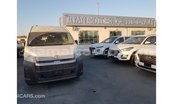 Acheter Import Voiture Toyota Hiace Blanc à Import - Dubai, Clarendon Acheter Import Voiture Toyota Hiace Blanc à Import - Dubai, Clarendon