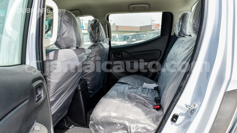 Big with watermark mitsubishi l200 clarendon import dubai 2755