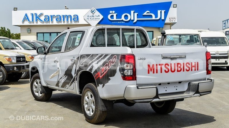 Big with watermark mitsubishi l200 clarendon import dubai 2755