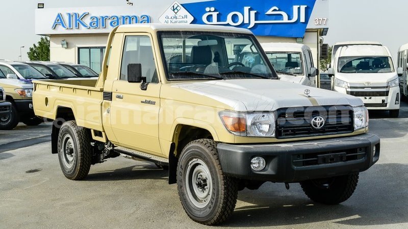 Big with watermark toyota land cruiser clarendon import dubai 2756