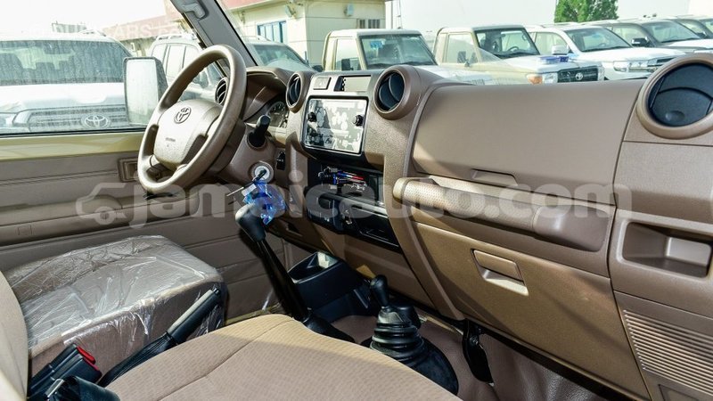 Big with watermark toyota land cruiser clarendon import dubai 2756