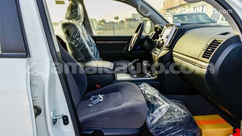 Big with watermark toyota land cruiser clarendon import dubai 2757