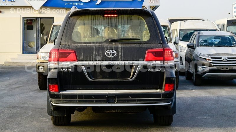 Big with watermark toyota land cruiser clarendon import dubai 2758