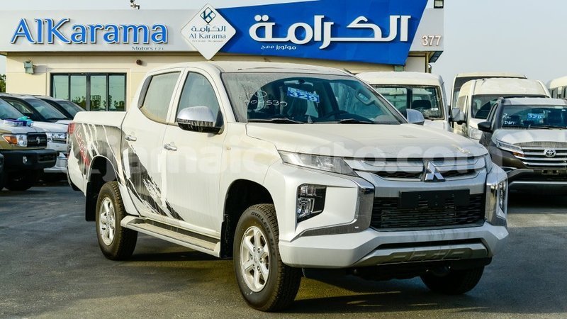 Big with watermark mitsubishi l200 clarendon import dubai 2770