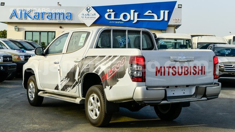 Big with watermark mitsubishi l200 clarendon import dubai 2770