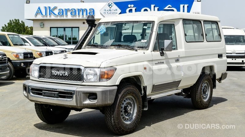 Big with watermark toyota land cruiser clarendon import dubai 2771