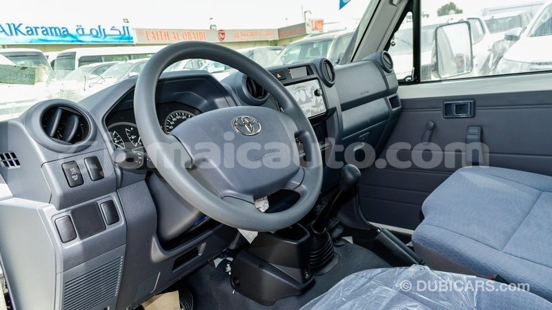 Big with watermark toyota land cruiser clarendon import dubai 2771