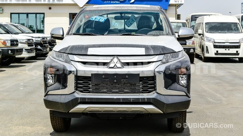 Big with watermark mitsubishi l200 clarendon import dubai 2772